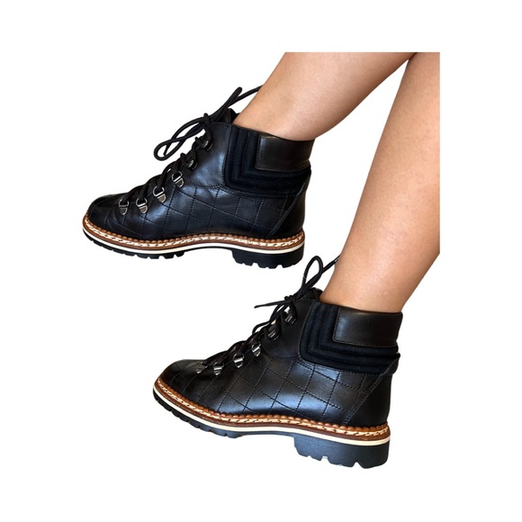 Chanel combat black leather quilted lace up boots - Picture 5 of 11